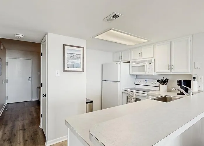 Holiday home Stunning Oceanfront With Private Balcony Pools Game & Access