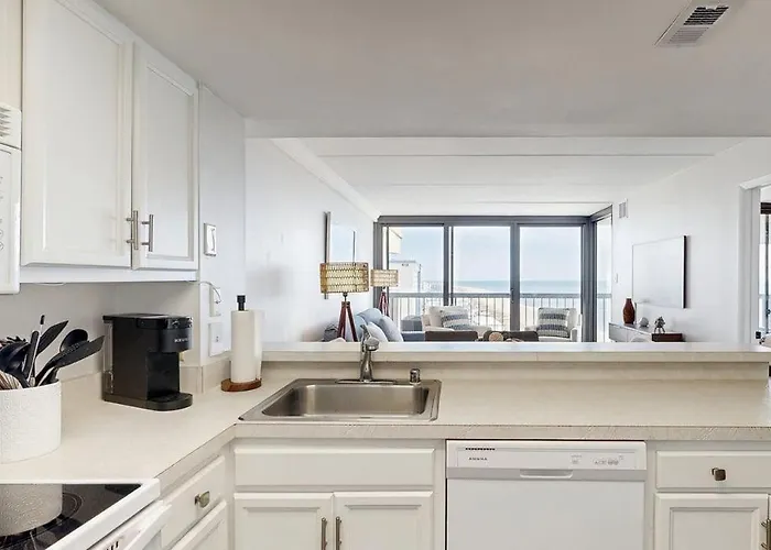 Stunning Oceanfront With Private Balcony Pools Game & Access