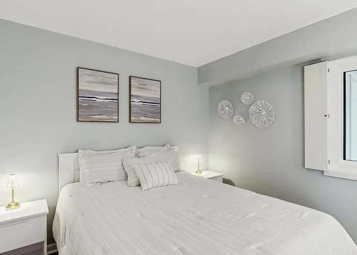 Stunning Oceanfront With Private Balcony Pools Game & Access Holiday home