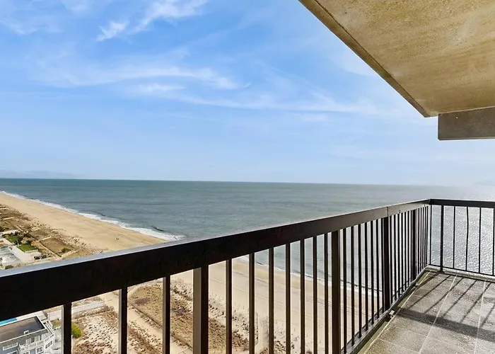 Stunning Oceanfront With Private Balcony Pools Game & Access Holiday home