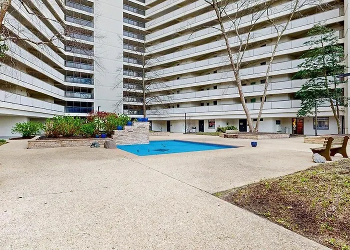 Stunning Oceanfront With Private Balcony Pools Game & Access