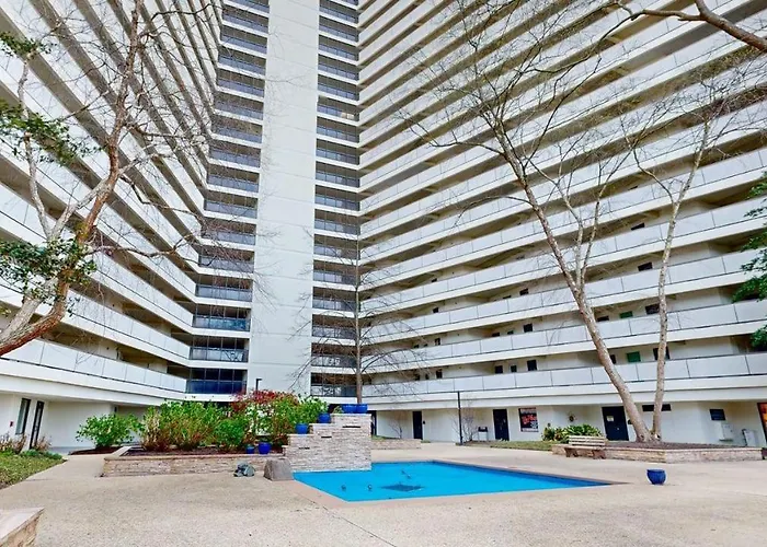 Stunning Oceanfront With Private Balcony Pools Game & Access